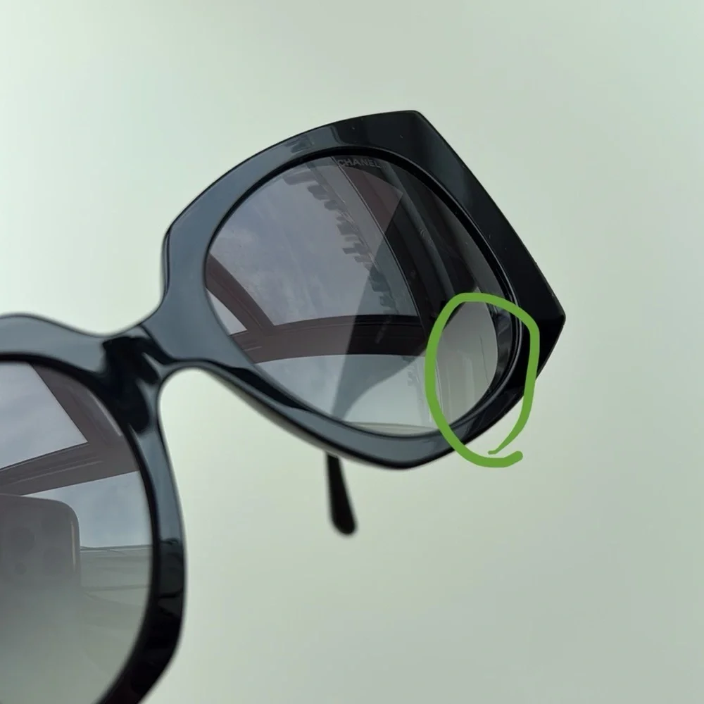 CHANEL Elegant Black Sunglasses